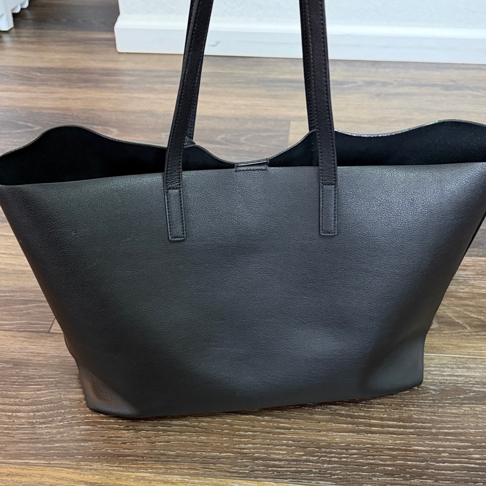 Saint Laurent Black Leather Tote with Gold YSL Charm and Pouch - Picture 4 of 16